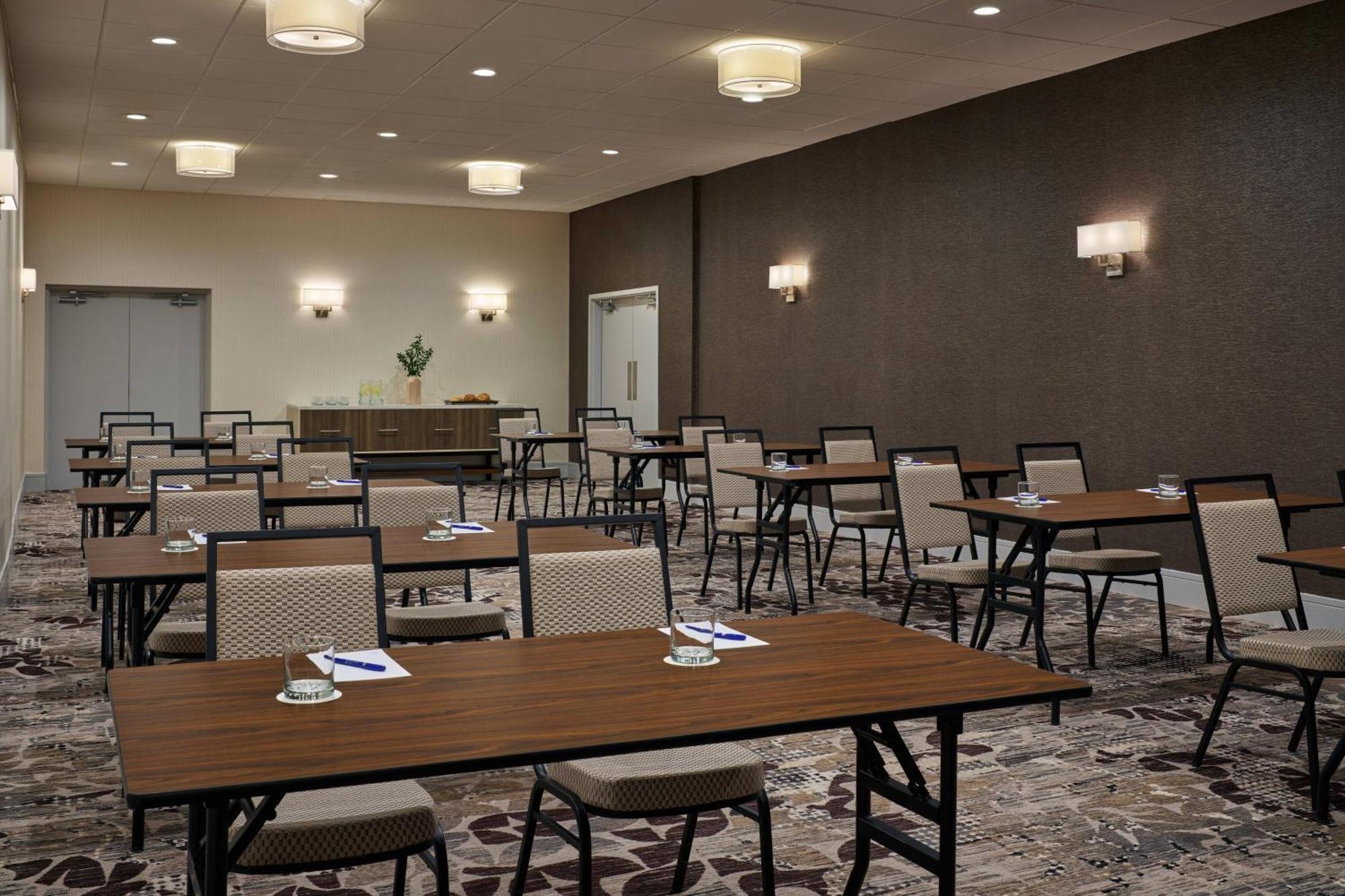 Delta Hotels By Marriott Chicago Willowbrook Eksteriør billede