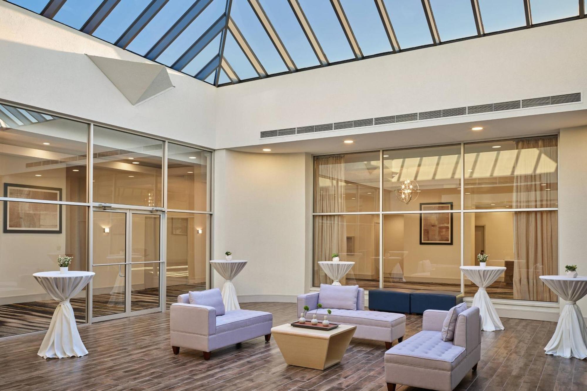 Delta Hotels By Marriott Chicago Willowbrook Eksteriør billede