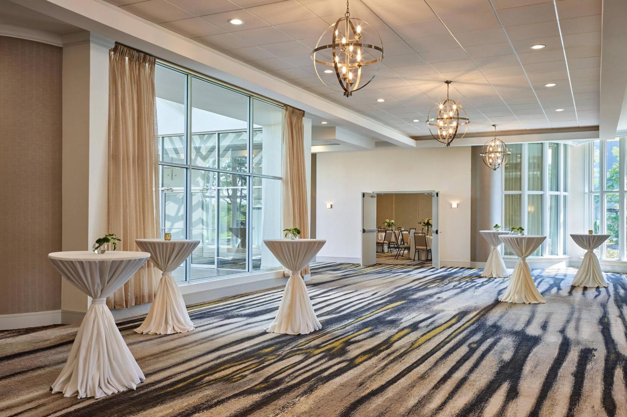 Delta Hotels By Marriott Chicago Willowbrook Eksteriør billede