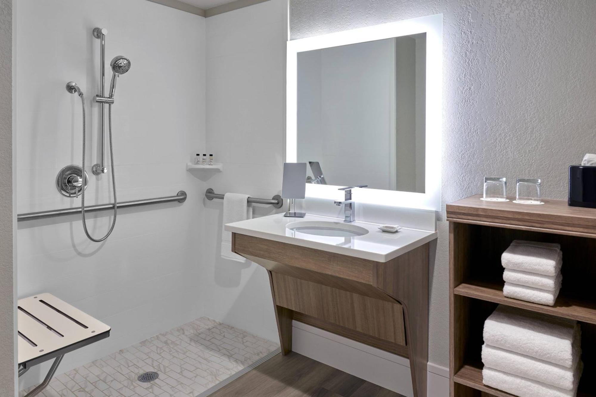 Delta Hotels By Marriott Chicago Willowbrook Eksteriør billede
