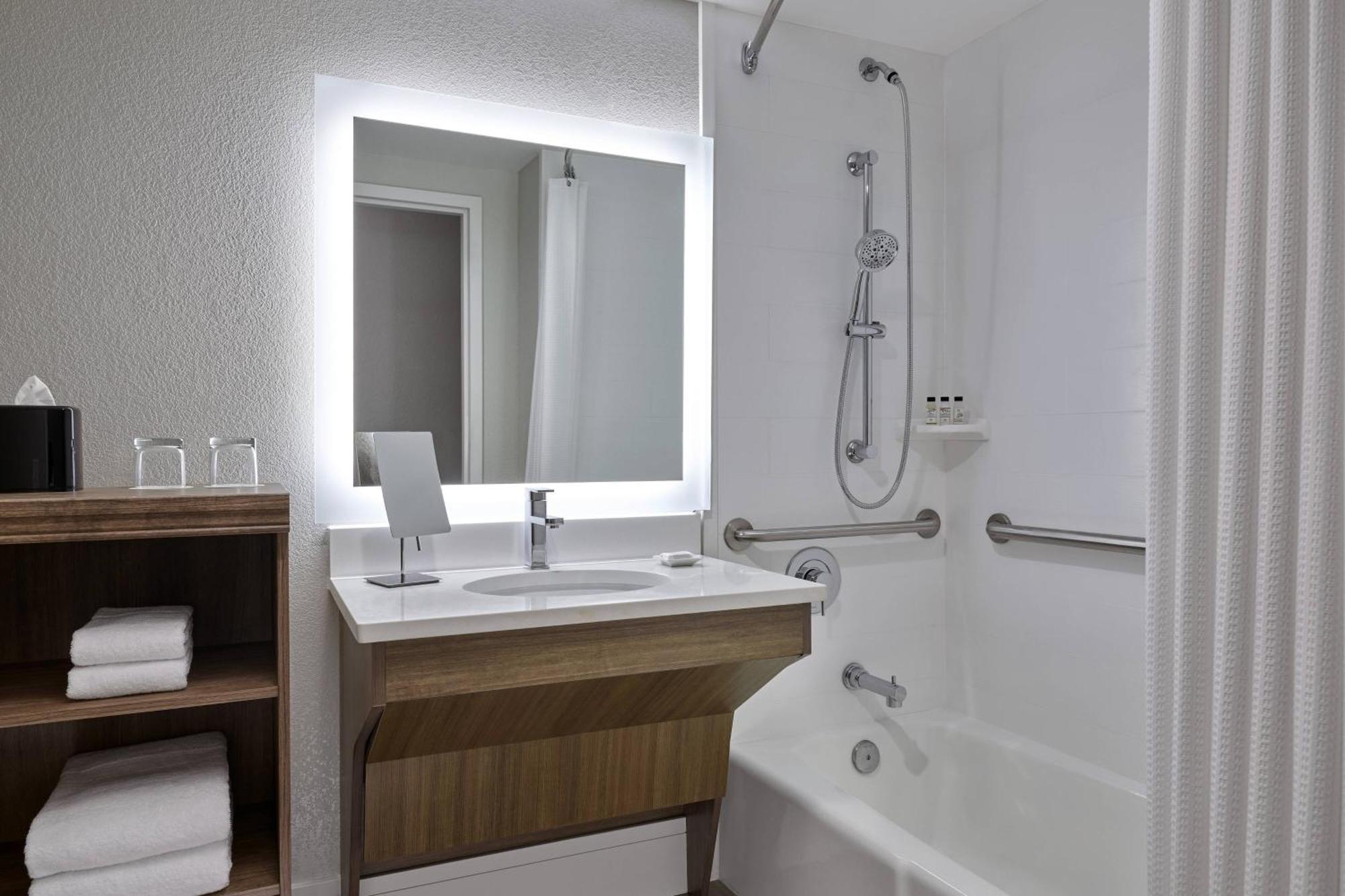 Delta Hotels By Marriott Chicago Willowbrook Eksteriør billede